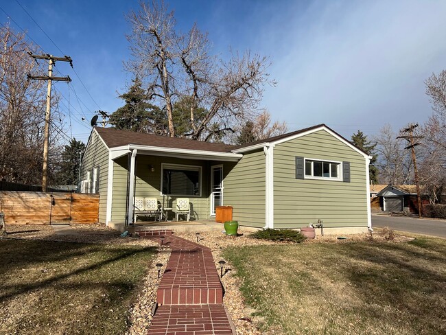 Building Photo - 3 bed 2 bath Harvey Park, Corner Lot