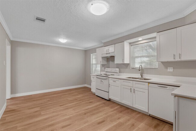 Photo - 1330 Leaman Ave