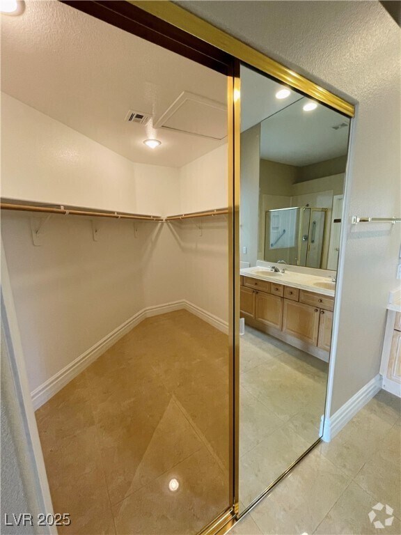 Building Photo - 231 Cliff Valley Dr Rental