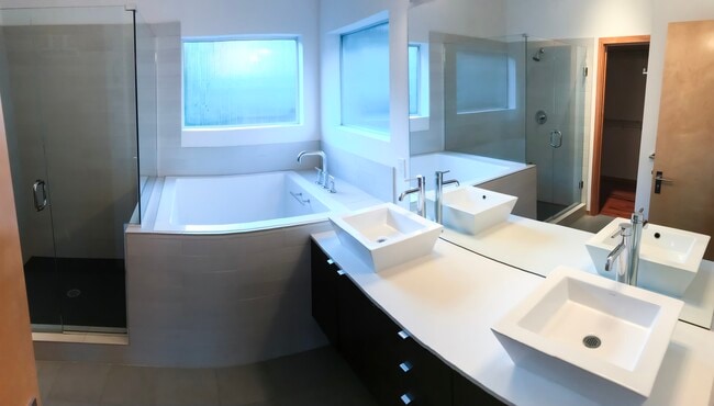 Building Photo - 564C Galer St