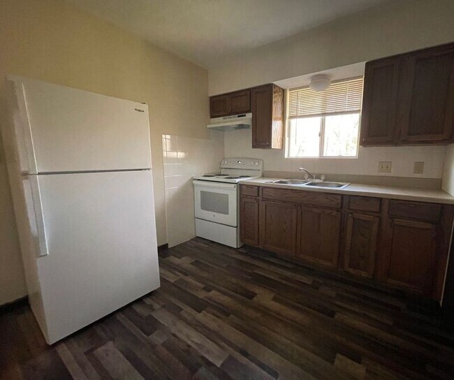 Photo - 1406 Magnolia W