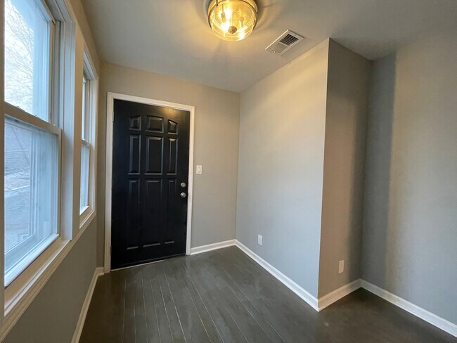 Photo - 1446 N Artesian Ave Unidad 2F