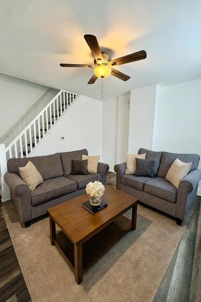 Building Photo - 5023 Tacoma St