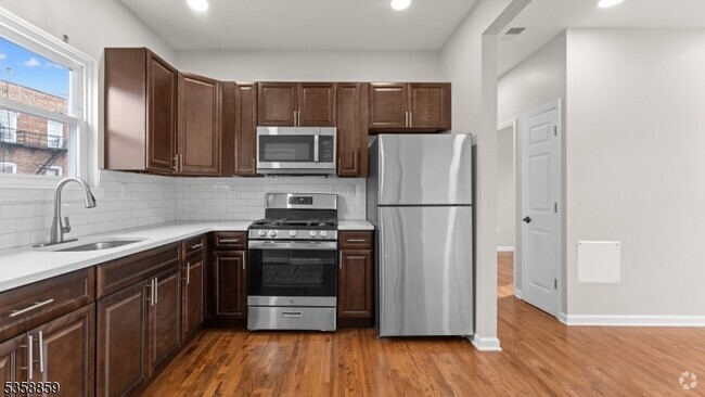 Building Photo - 178 Union Ave Rental