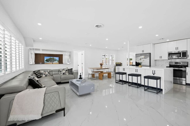 Building Photo - 871 NW 23rd Terrace Unit ID1341349P