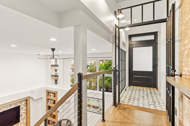 Photo - 104 Thompson St