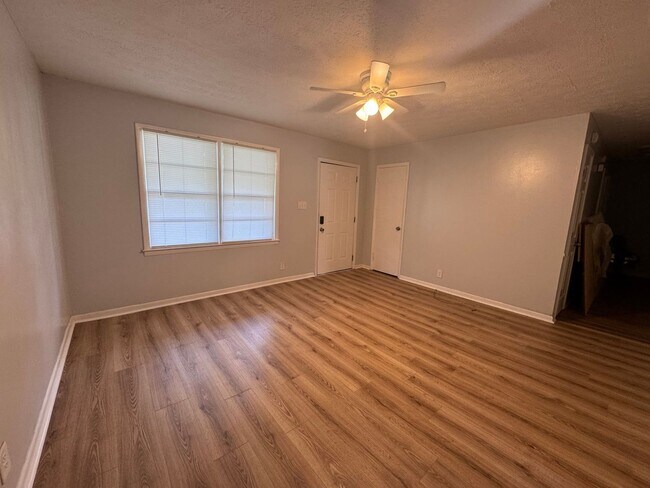 Photo - 3931 Hartness St House