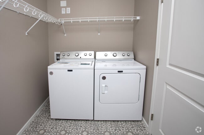 1BR, 1BA - 828SF