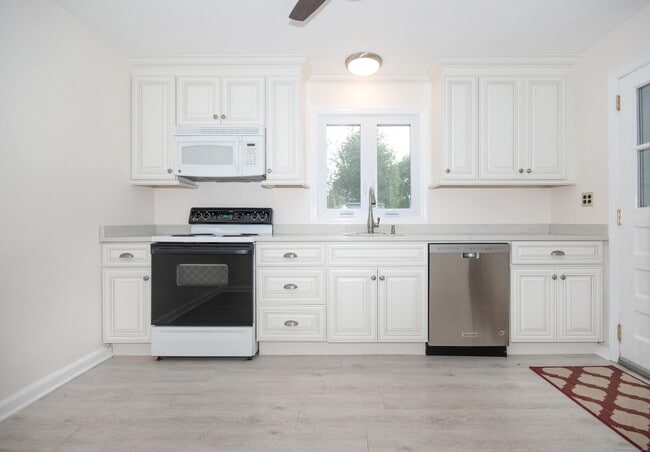 Photo - 86 Hecker Ave