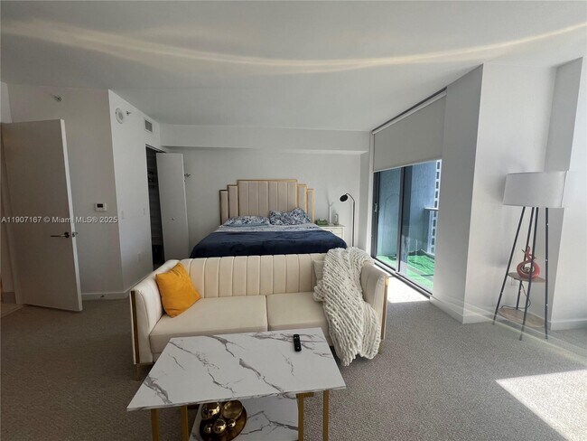 Photo - 31 SE 6th St Unidad 2505