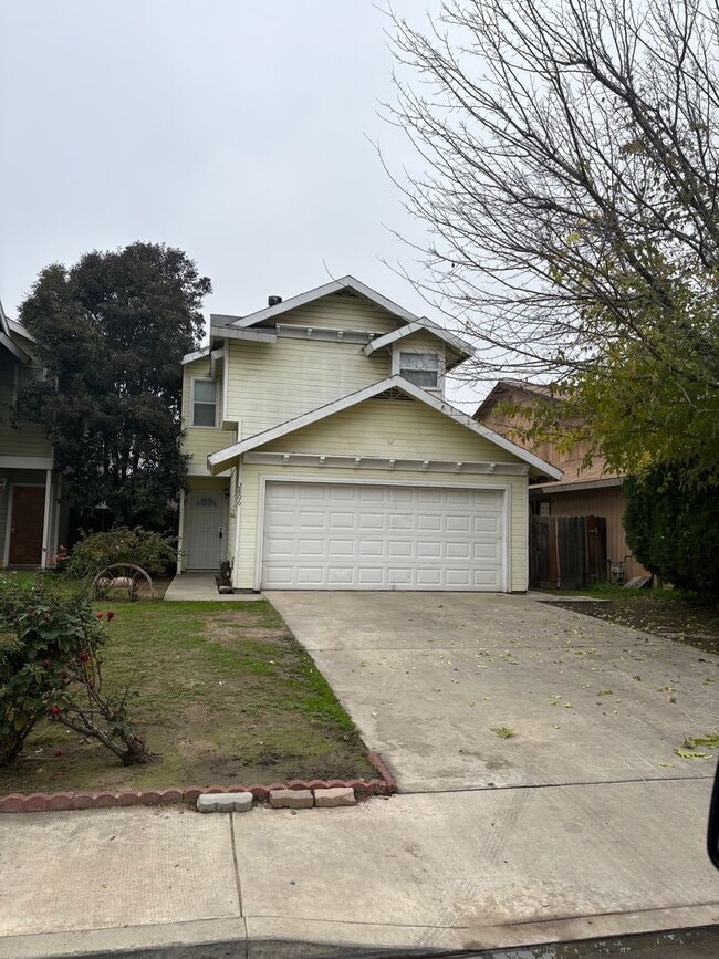 Building Photo - 2 story house in NW Visalia Available Now