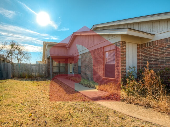 Photo - 2708 Silvertree Dr