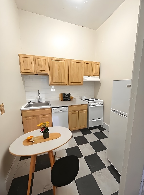 Building Photo - 471 Commonwealth Ave Unit 1R