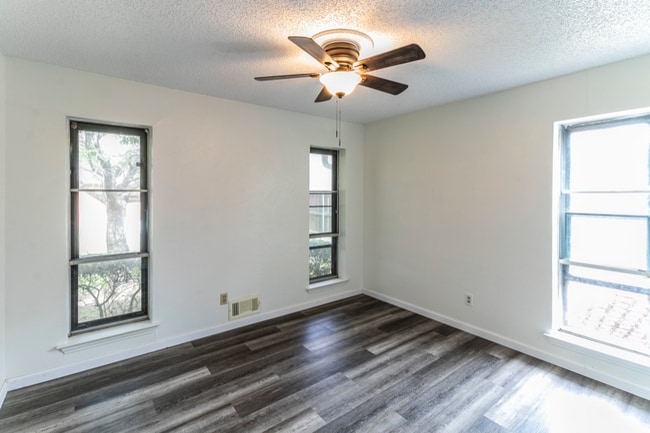Photo - 104 Scenic Dr