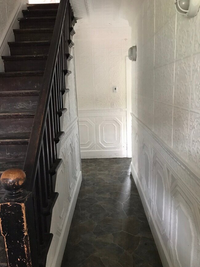 239 1/2 Main St