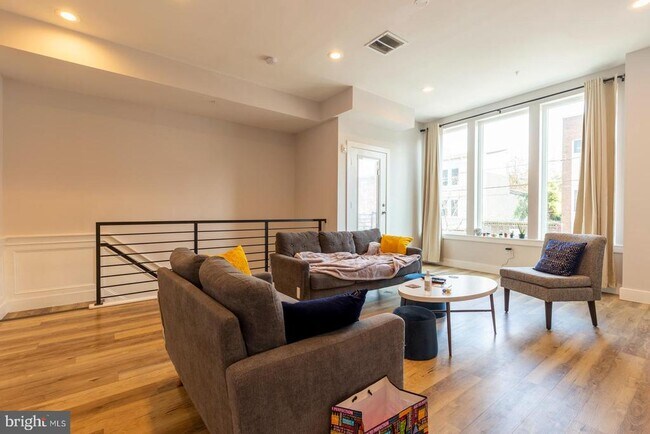 Photo - 1850 Frankford Ave Unit B