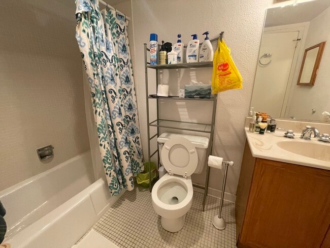 Photo - 1 E University Pky Unidad 808