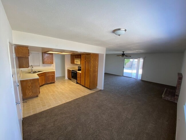 Photo - **Back to School Move In Special** 3rd mon...