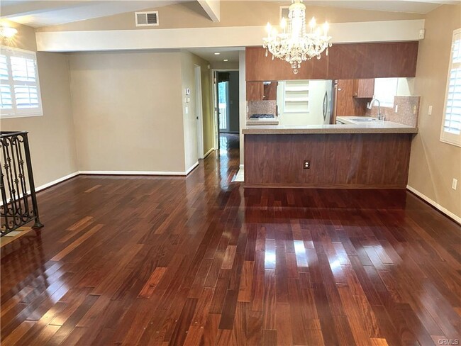 Photo - 1714 Wollacott St