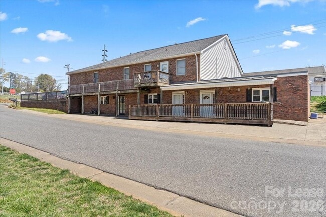 Building Photo - 300 E Gold St Unit 5