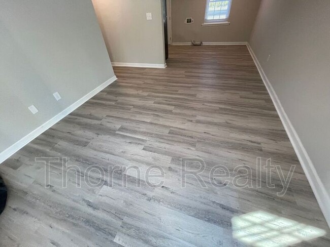 Building Photo - 1318 Maple St