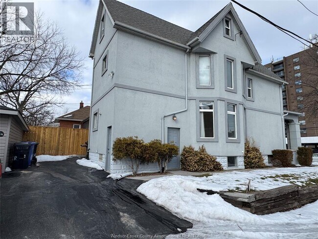 Photo - 1337 Pelissier St