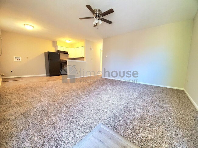 Building Photo - 9117 Chesapeake Blvd Unit 5