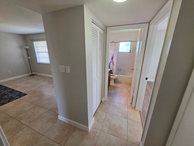 665 Palm View Dr Unit B1