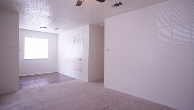 Photo - 2/1 Apartment in East Austin