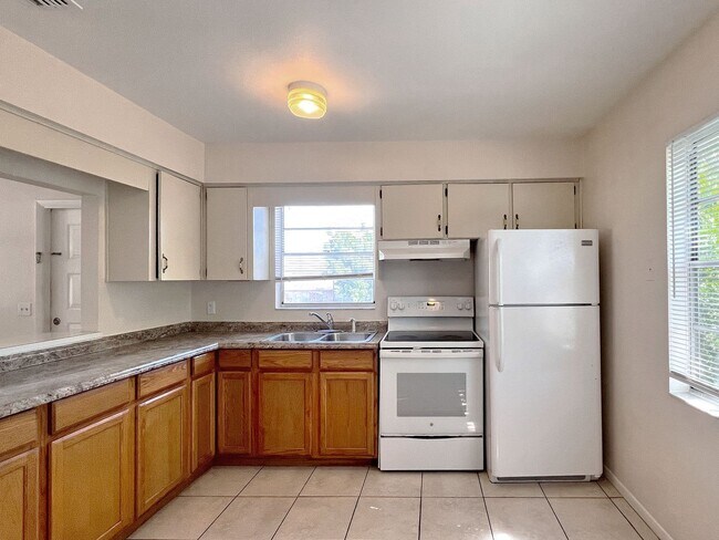 Building Photo - 329 7th St SW Unit C