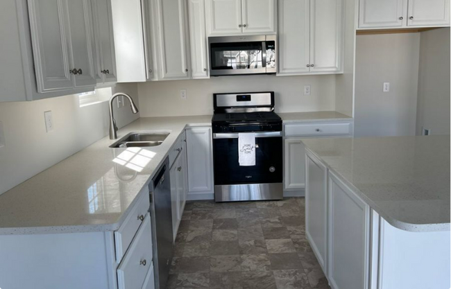 Photo - Stunning 3 bedroom 2.5 Bathroom Home in Ma...