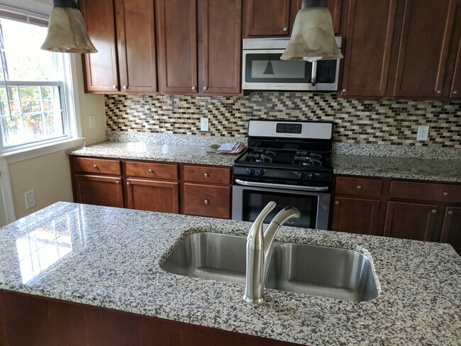 Photo - 1508 Langford Rd