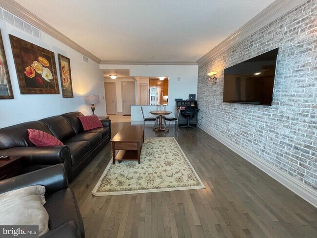 Photo - 717 S Christopher Columbus Blvd Unit 903