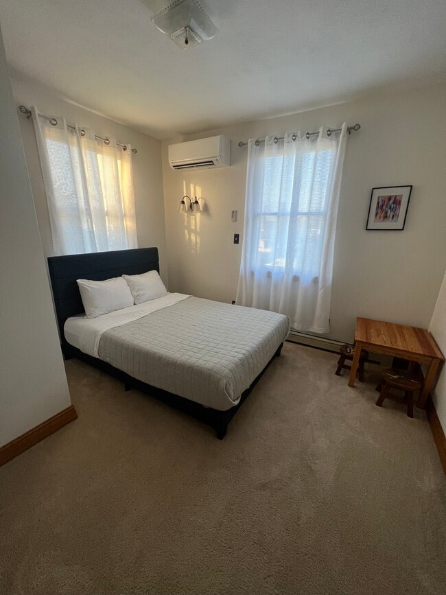 Photo - 1004 E 5th St