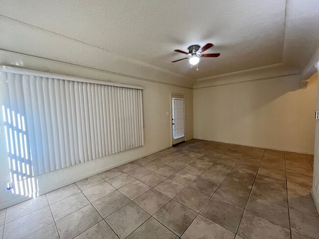 Photo - LARGE UPSTAIRS ONE BEDROOM ONE BATH! WITH ... Unidad 2516A