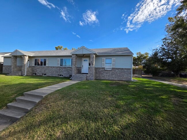 Photo - 208 Jadwin Ave