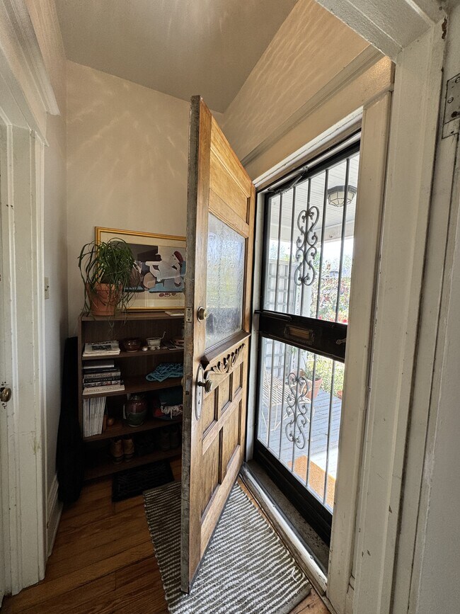 2539 High St