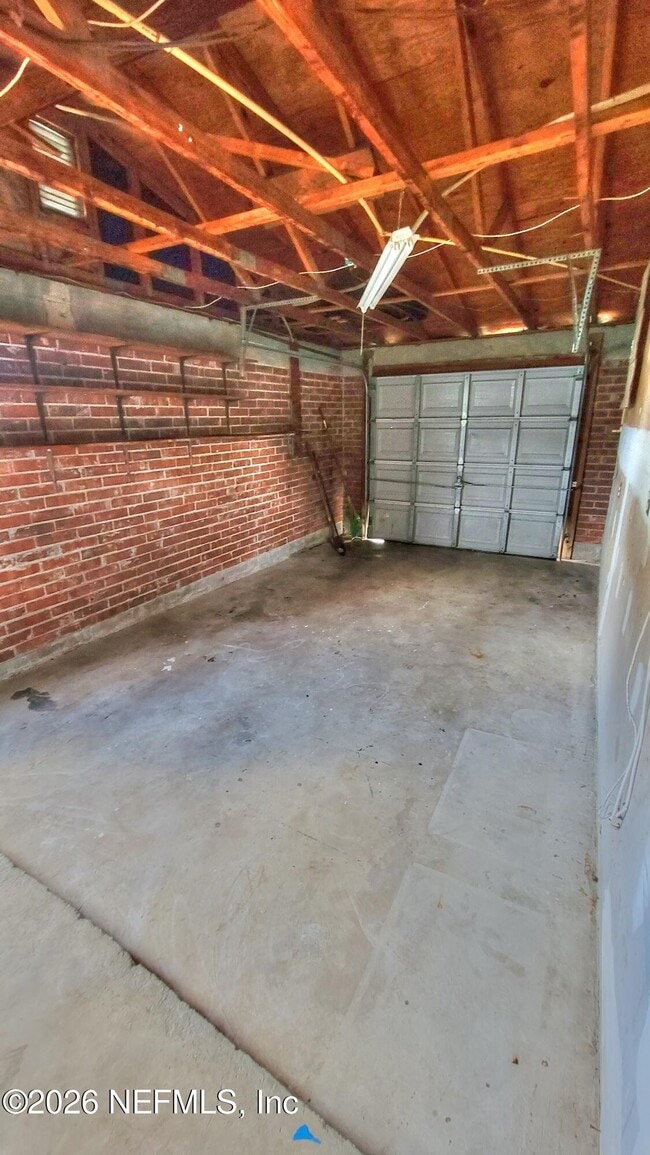 Photo - 2472 Fernside Rd