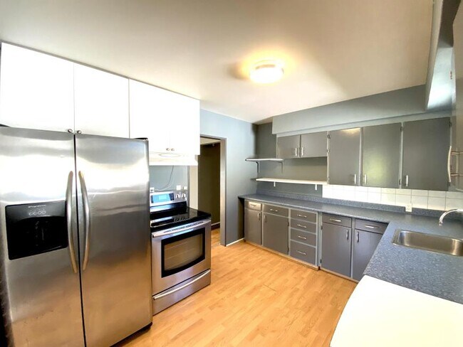 Photo - 3 bedroom in Prince George BC V2M 1N9