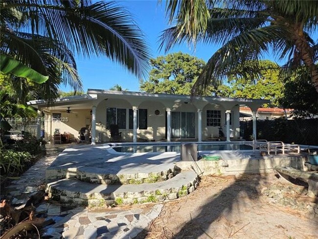 Photo - 301 SW 5th St