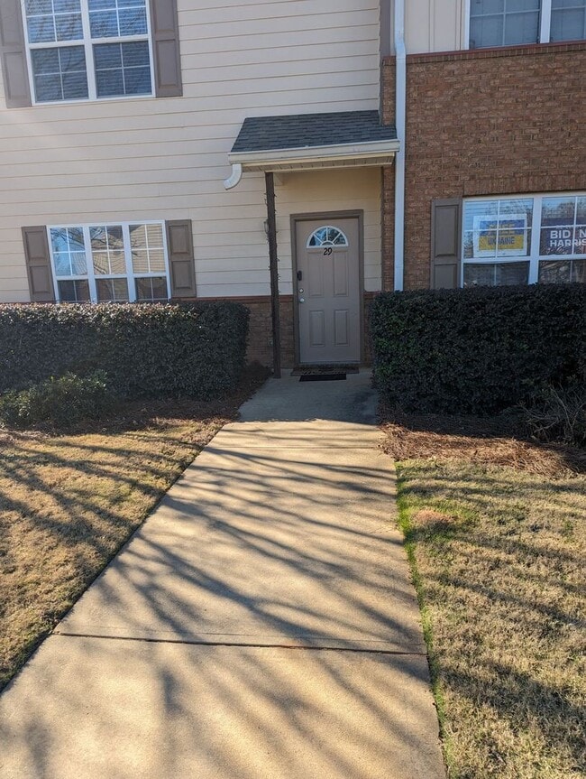 Building Photo - 3 Bedroom 3 Bath Townhome Close to GCSU in The Grove