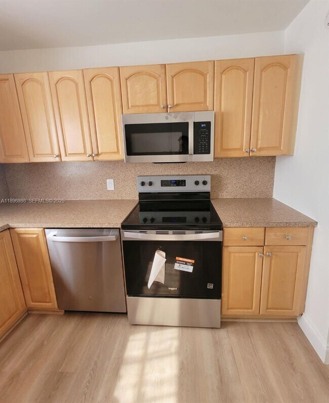 Photo - 2025 NE 164th St Unit 816