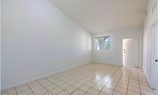 Photo - 2731 SE 17th Ave Unit 210