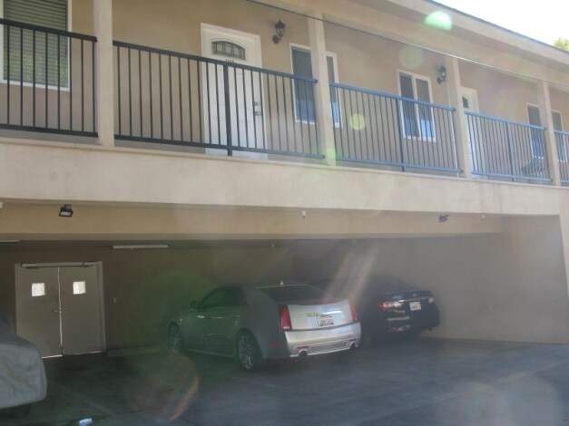 Photo - 14206-14208 Gilmore St