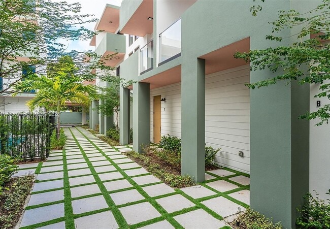 Photo - 721 SW 11th St