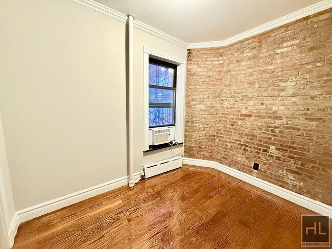 Photo - E 18TH ST. Unidad 4B