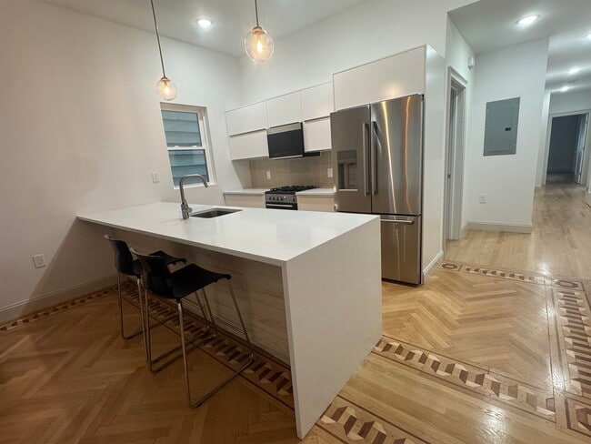 Building Photo - 315 25th St Unit 1