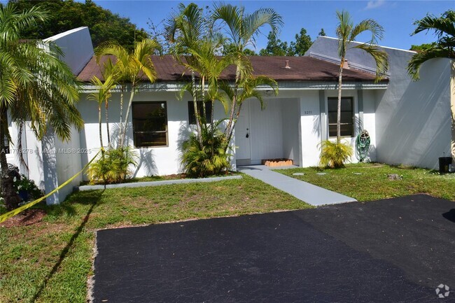 Building Photo - 5211 SW 141st Pl Rental