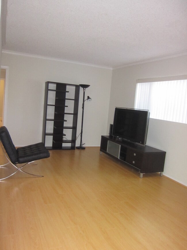 Building Photo - 11358 Venice Blvd Unit 3 Rental