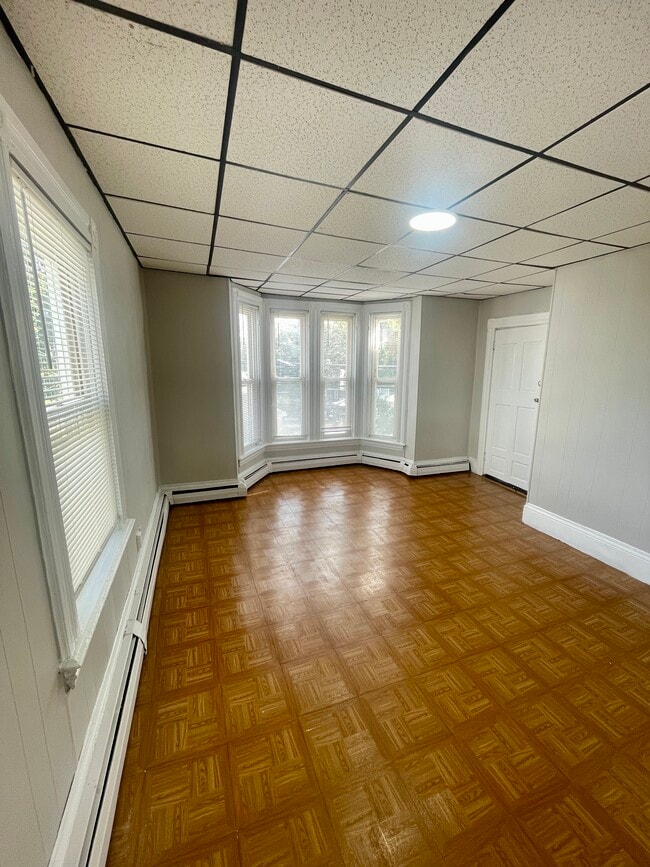 Building Photo - 44 Pine St Unit #2